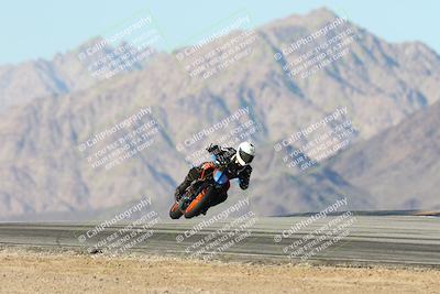 media/Dec-01-2025-Moto Forza (Mon) [[2daa91e15f]]/3-Beginner Group/Session 4 Turn 9/